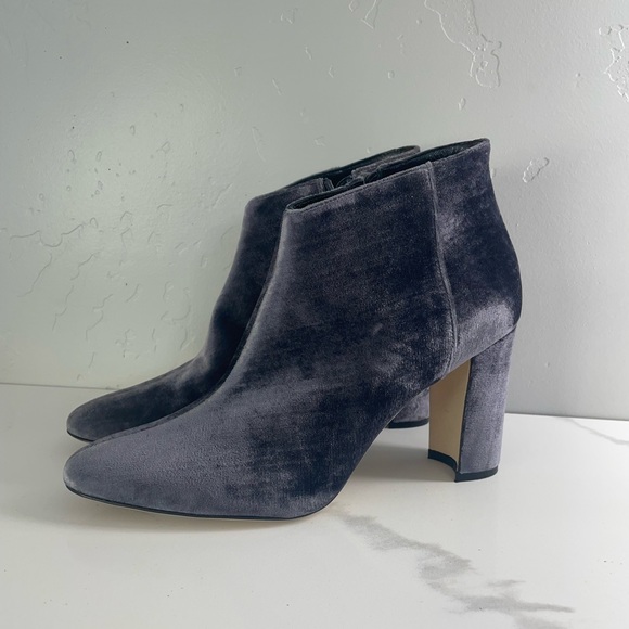 NIB Manolo Blahnik Brustalo Velvet Grey Booties Size 37 - Picture 1 of 10